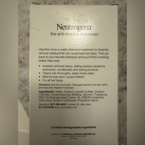 Neutrogena Anti-Residue Shampoo - Clear Formula
2 - 6oz bottles - Picture 3 of 3